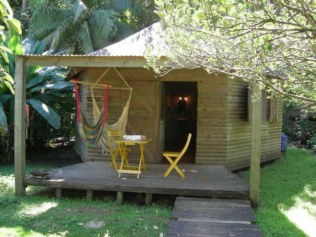 bungalow robinson ,charme d antan avec coin cuisine, salle d eau et terrasse
