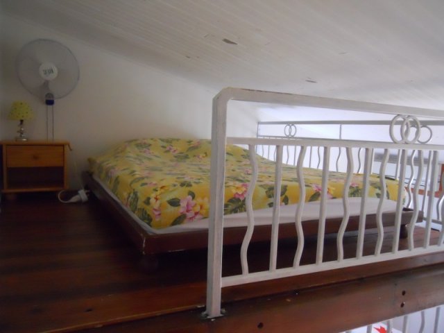 Chambre avec lit double dans mezzanine